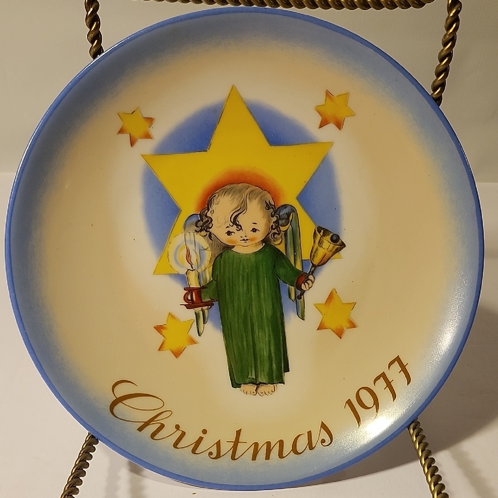"Herald Angel" by SISTER BERTA HUMMEL 1977 CHRISTMAS PLATE, 7th In Series